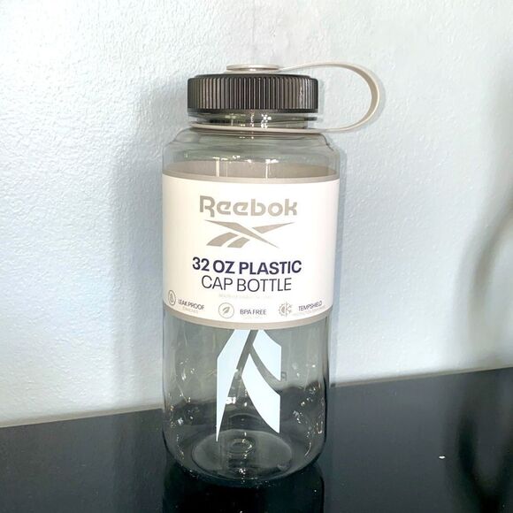 🔥Reebok 32 oz plastic cap bottle New - Picture 1 of 5